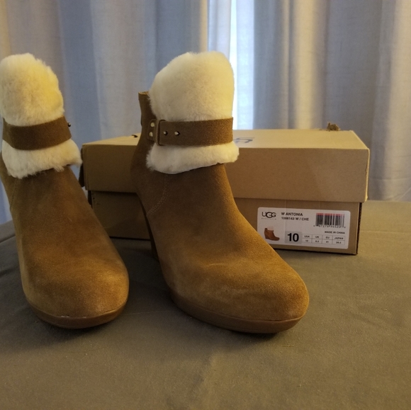 Shoes - Picture 2 of 4